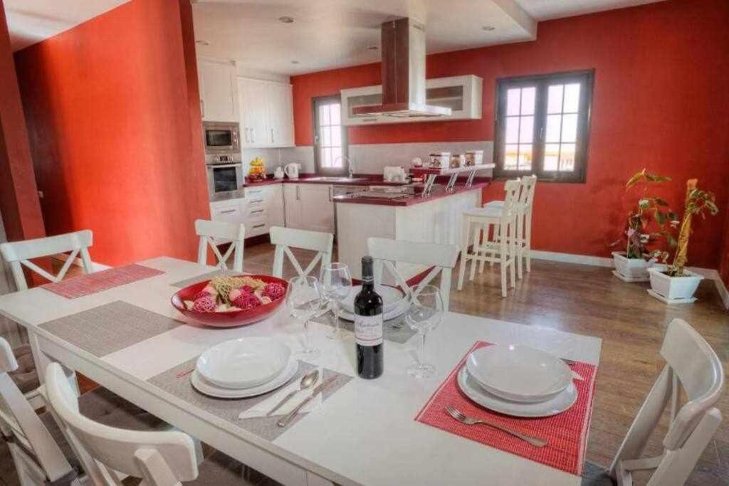 Villa Cobas Con Piscina Y Privada Triquivijate Kültér fotó